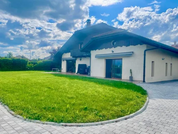 Prevessin Bretigny splendide villa meublée avec jardin