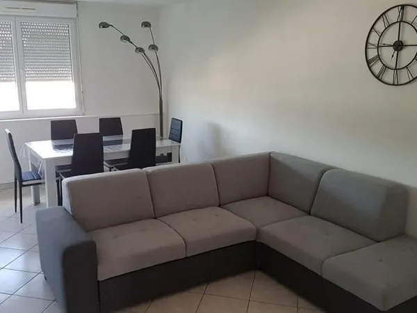 CHAMBRE EN COLOCATION dans T5 de 84.60m²- RUE DE ST CYR LYON 9