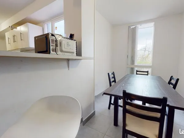 Chambre 8 pièces 90 m²