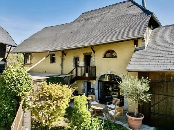 Ferme rénovée avec appartement indépendant et potentiel d'ex