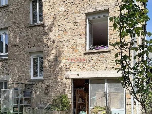 Maison 11 pièces 219 m²