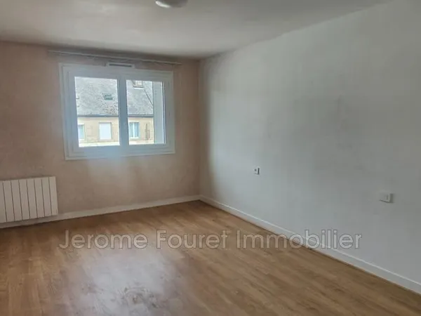 EGLETONS - BEL APPARTEMENT T4 PROCHE CENTRE VILLE