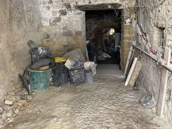 Garage avec ancienne habitation