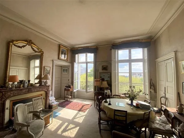 2 pièces de caractère dans immeuble 18ème