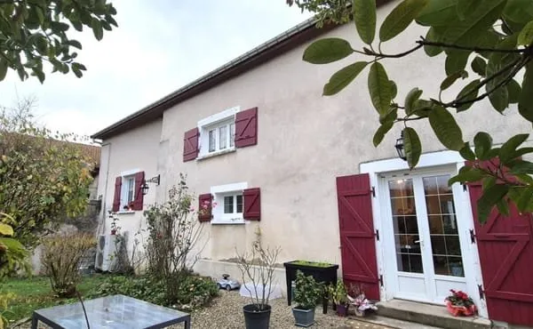Belle Maison de Village et de Caractère de 1815 de 155 m² Rénover et Entretenue avec Goût avec sa Co