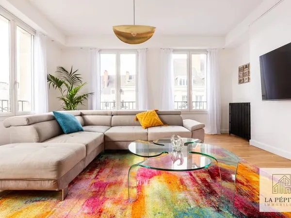 A LOUER ! APPARTEMENT MEUBLE - 3 CHAMBRES & 2 SALLES DE BAINS : PLACE D'ARMES A VALENCIENNES