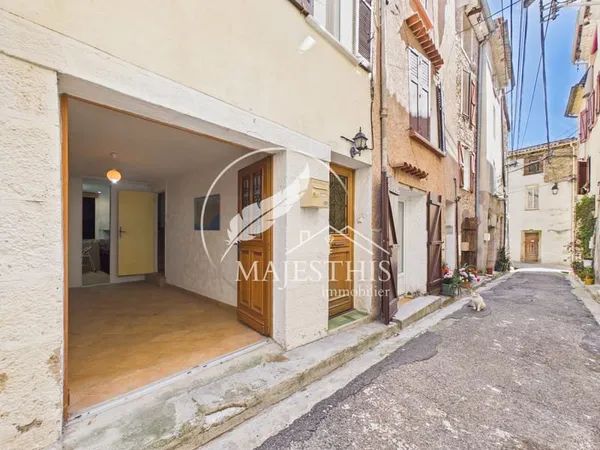 IMMEUBLE 190M2 HABITABLES EN PLEIN COEUR DE VILLAGE A PIGNAN
