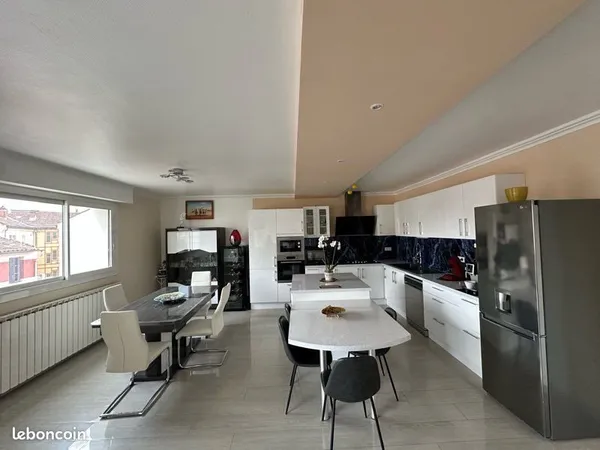 À vendre grand T3 de 100m2
