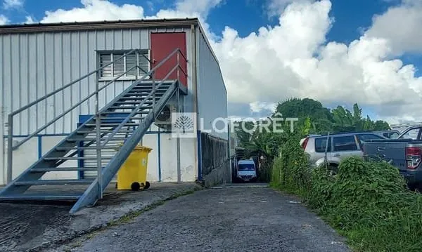 Local commercial Ducos