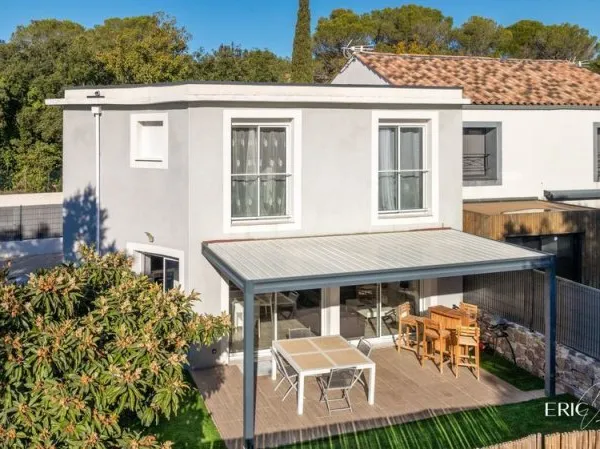 Villa récente, 2 chambres, jardin avec pergola bioclimatique