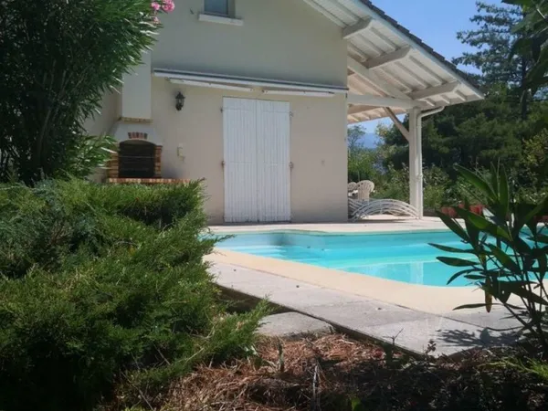 VILLA AVEC PISCINE ST ISMIER 38330