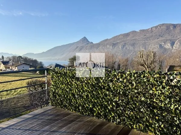 DUPLEX 4 PIÈCES AVEC VUE LAC ET JARDIN PRIVATIF