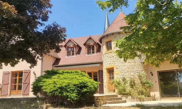 Grande et belle maison avec dépendances