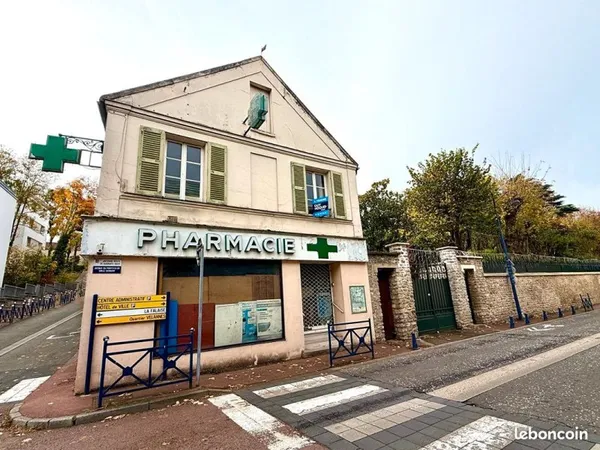 Local commercial 200 m² EPONE
