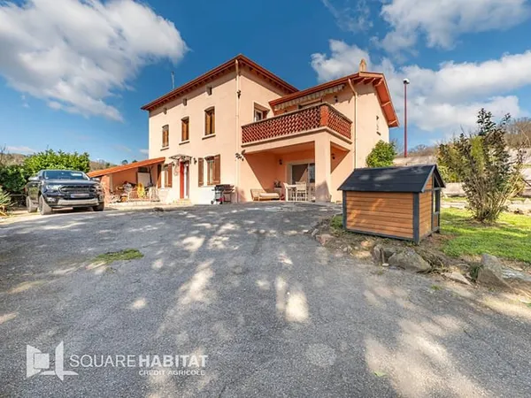 A SAISIR !!! A seulement cinq minutes du futur échangeur A7, charmante maison de 163 m2, entièrement