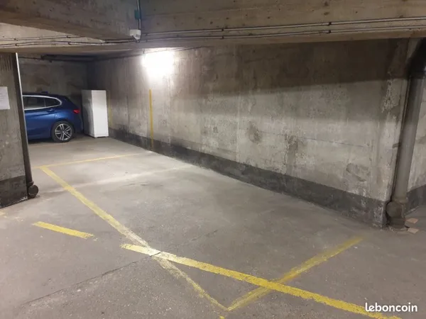 Loue parking en sous-sol au 130 rue RPC Gilbert à Asnières