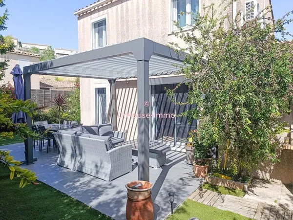 Villa T4 de 83 m2 sur 330m2 de terrain plat avec piscine 13011 Marseille Secteur La Valentine