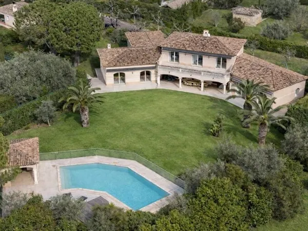 Maison 5 pièces 394 m²