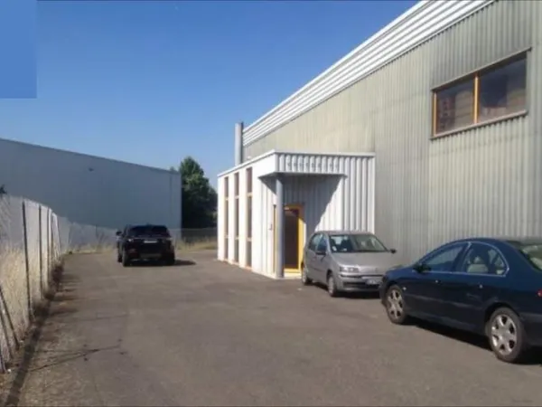 Entrepôt 360 m²