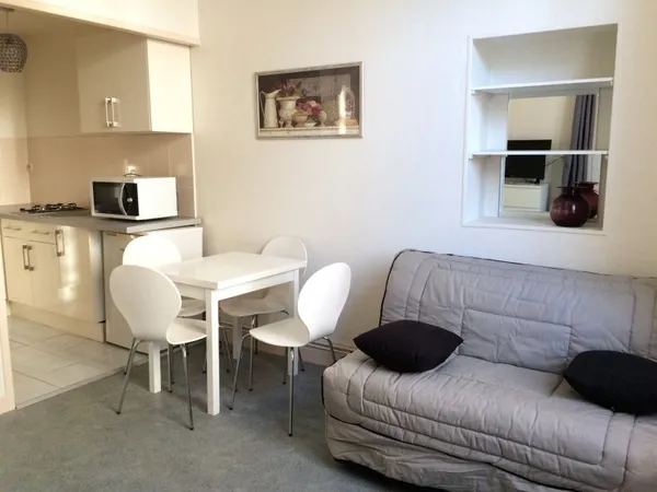 STUDIO MEUBLE - PLACE DE LA LIBERTE