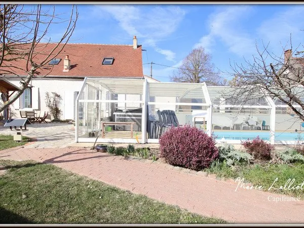 Maison à vendre 8 pièces, 204m², Puiseautin, 5 chambres, Piscine, Garage, Climatisation, Panneaux So