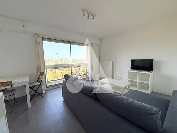 Studio meublé avec balcon