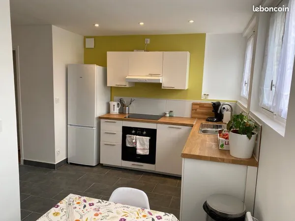 Chambre en colocation meublé 5 pièces avec balcon et loggia aux MINIMES
