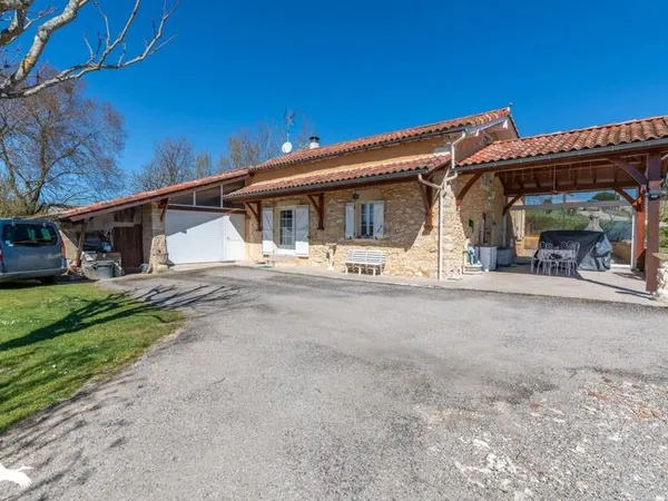 Maison en pierre de 4 pièces principales