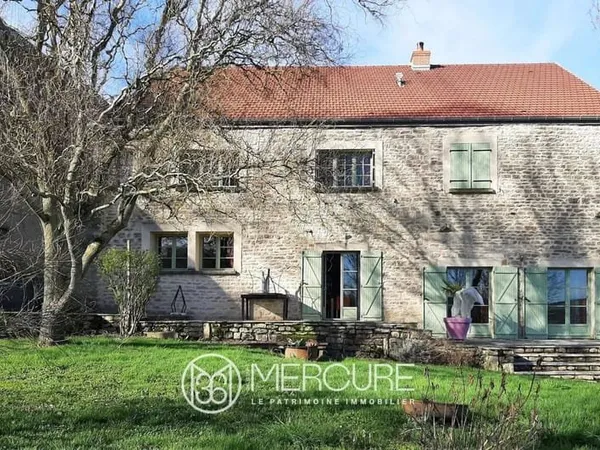 Maison 10 pièces 335 m²