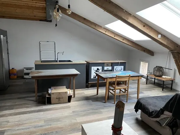 Grande maison avec dépendances et terrain vue rivière