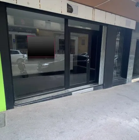 Local commercial 3 pièces 77 m²