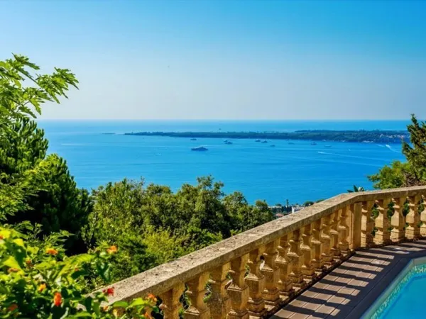 Villa 6 pièces 350 m²