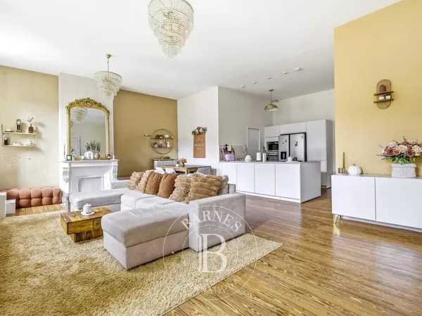 Vends appartement rénové - 145.87m² - 5 pièces, 3 chambres - Bordeaux 33000