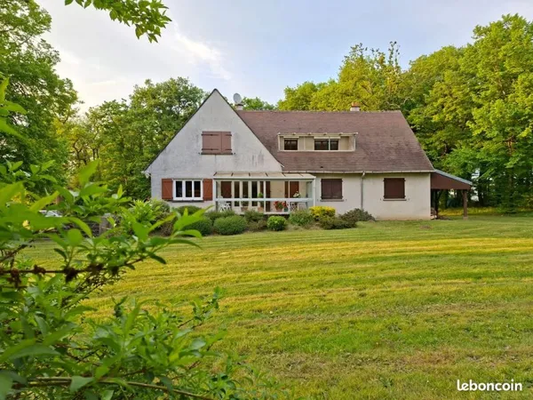 Maison campagne 208m², 8 pièces + dépendances sur 38 838 m² de terrain en partie boisé " sous vidéo 