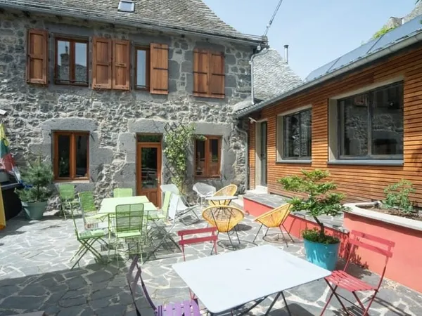 Bâtisse de caractère en plein centre de Laguiole - Idéal activité touristique ou hôtelière