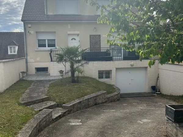Maison familiale avec dépendances et potentiel professionnel