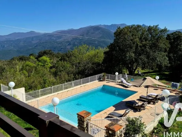 Maison 7 pièces 198 m²