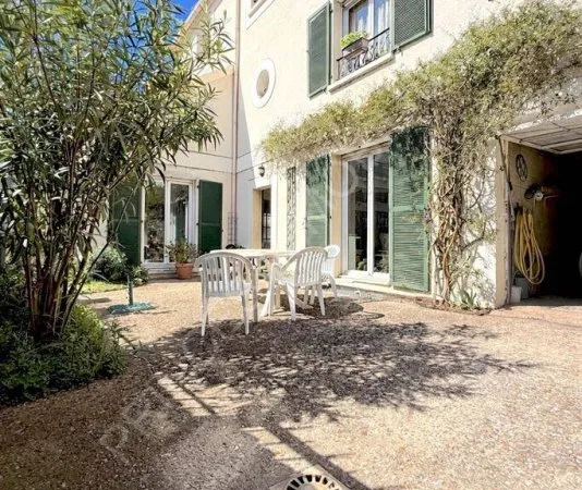 Maison 10 pièces 272 m²
