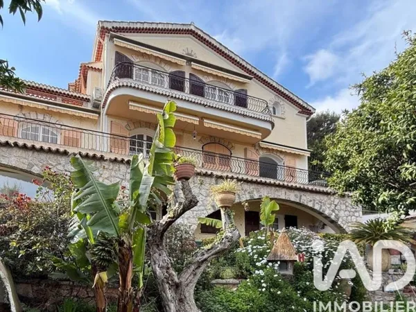 Maison 14 pièces 365 m²