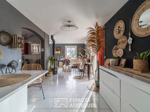 Maison d'architecte avec piscine et T2 indépendants au coeur du village