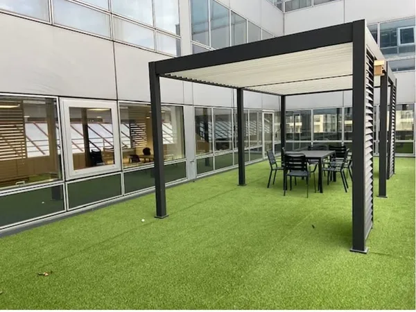 Dans un immeuble de bon standing, à vendre 1168.5 m² de bureaux en duplex avec terrasse