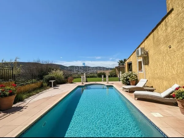 Draguignan : Villa d'exception de 164m2 avec Dépendance de 3