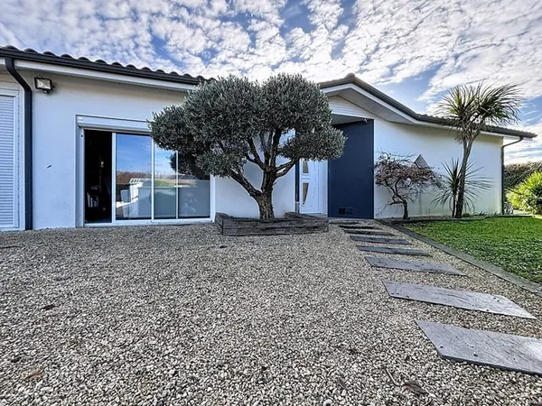 Maison spacieuse à vendre à Parentis en Born - 4 chambres, jardin et confort moderne !
