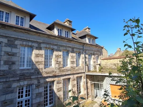 Maison 8 pièces 360 m²