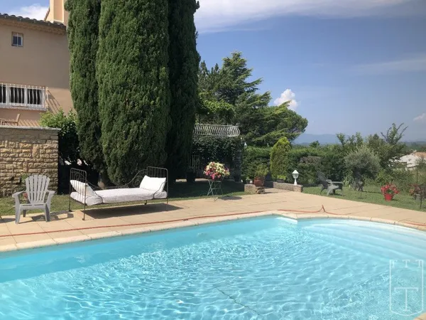 Villa 8 pièces 300 m²