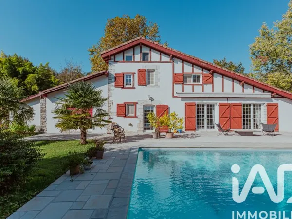 Maison 6 pièces 229 m²