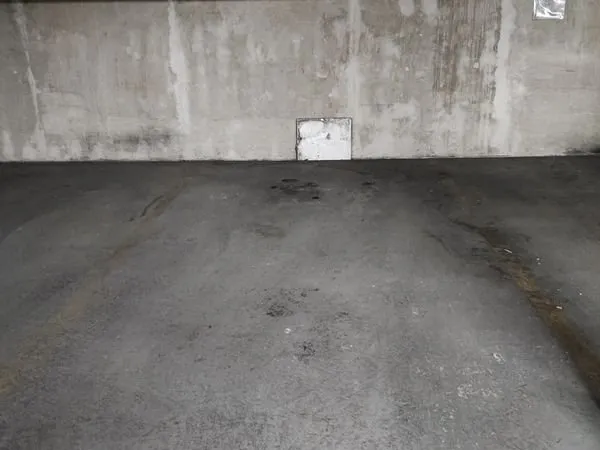 Parking sous-sol metro Buzenval