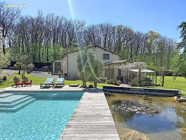 Maison 9 pièces 300 m²