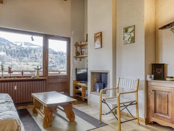 Jaillet, appartement 2 pièces à rénover, bel ensoleillement