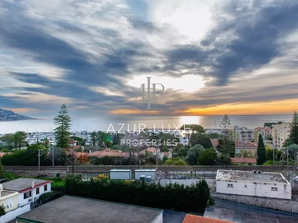 CENTRE VILLE - APPARTEMENT 2 PIECES A RENOVER - DOUBLE TERRASSE - VUE MER